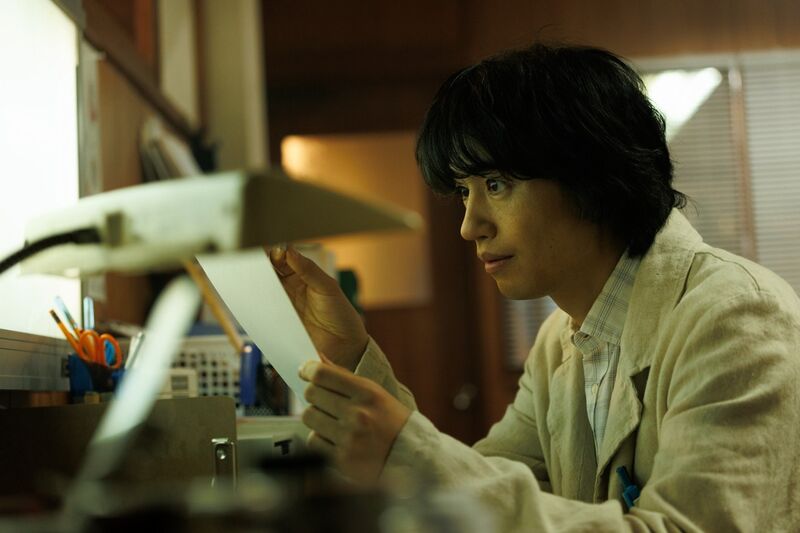Takumi Saitō nel ruolo del Dr. Koji Wada nel film Netflix This is I Takumi Saitō nel ruolo del Dr. Koji Wada nel film Netflix This is I